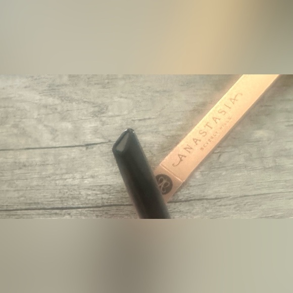 Anastasia Beverly Hills Bundle Brow Definer in Taupe and Clear Brow Gel - Picture 6 of 9